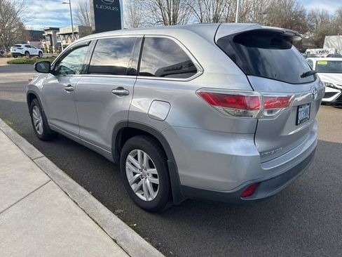 Used 2015 Toyota Highlander LE image 3