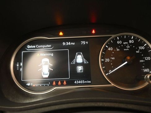 Used 2024 Nissan Versa SV FWD image 16