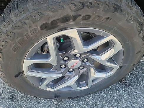 Certified 2025 GMC Sierra 1500 SLE image 9