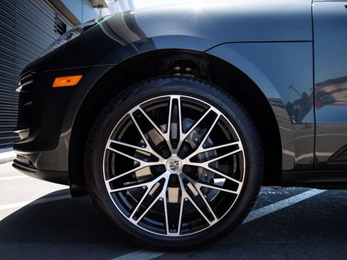 Certified 2024 Porsche Macan AWD/4WD image 11