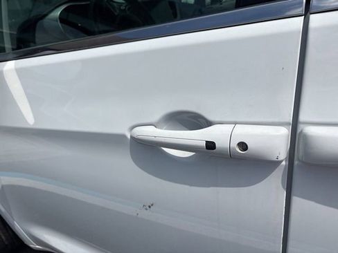 Used 2024 Chrysler Pacifica Touring-L FWD image 6