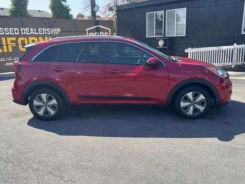 Used 2019 Kia Niro LX FWD image 9