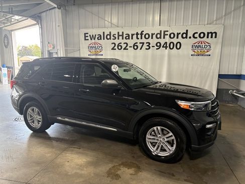 Used 2022 Ford Explorer XLT w/ Equipment Group 202A image 2