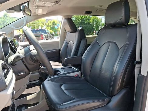Certified 2023 Chrysler Pacifica Touring-L FWD image 14