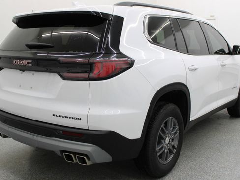 Used 2025 GMC Acadia Elevation image 5