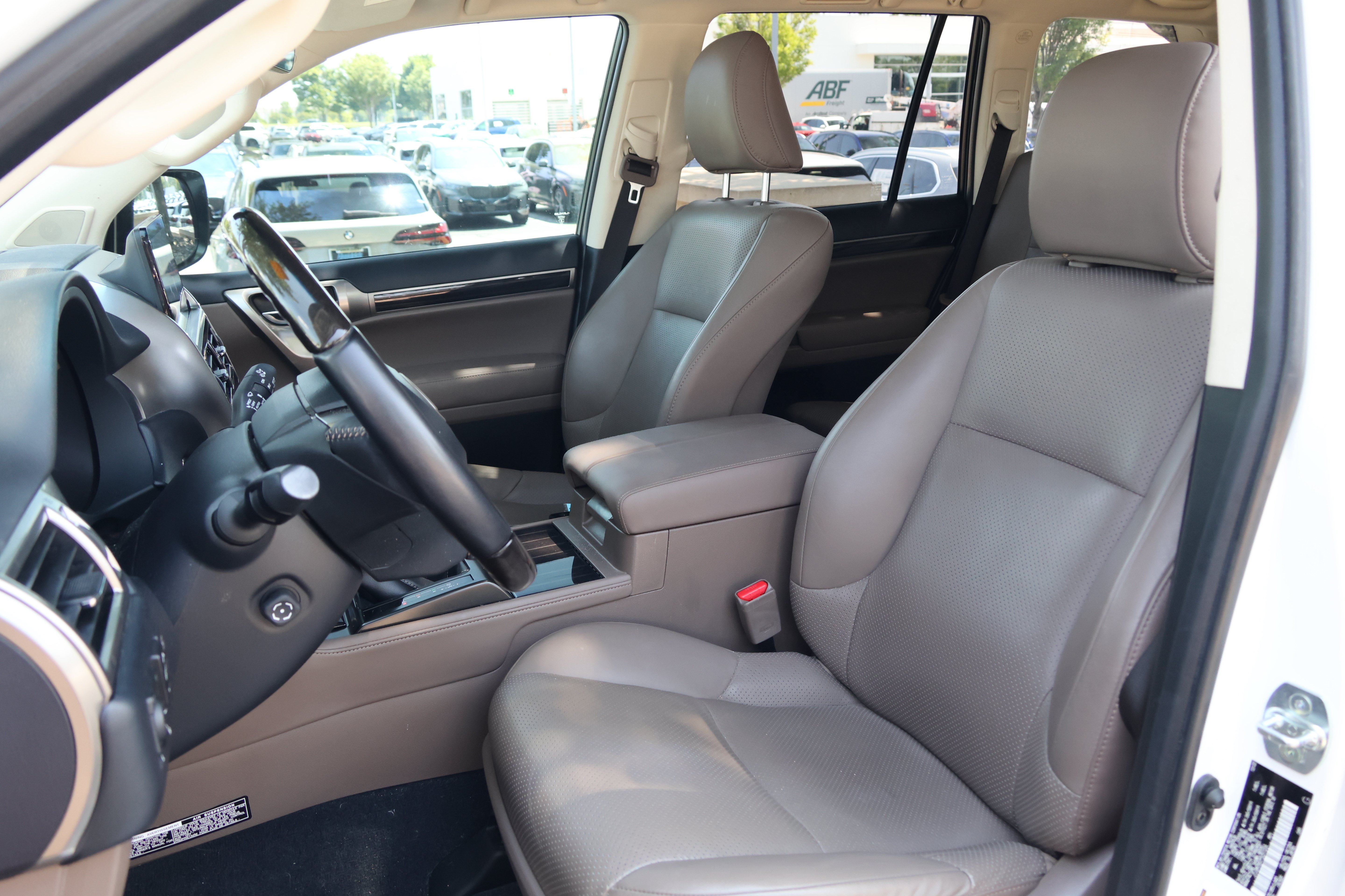 Used 2023 Lexus GX 460 Luxury w/ Sport Design Package AWD/4WD image 34