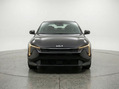 Used 2025 Kia K4 LXS image 2