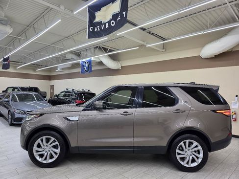 Used 2017 Land Rover Discovery HSE AWD/4WD image 9