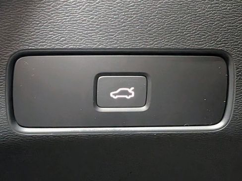 Used 2023 Volvo XC40 Recharge Ultimate w/ Protection Package Premier image 28