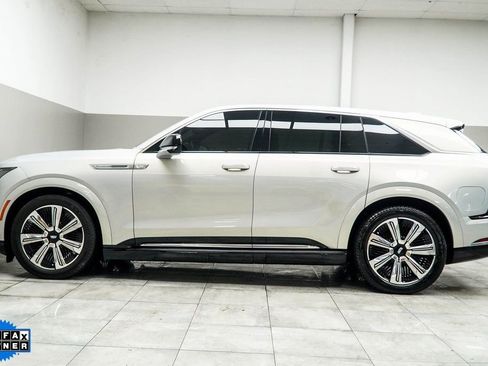 Used 2025 Cadillac Escalade IQ Luxury 2 image 9