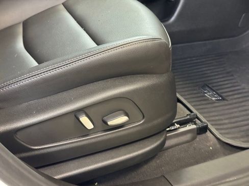 Used 2024 Cadillac XT6 Luxury w/ LPO, Floor Liner Package FWD image 32