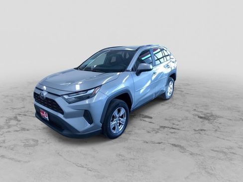 Used 2023 Toyota RAV4 XLE w/ Convenience Package image 5