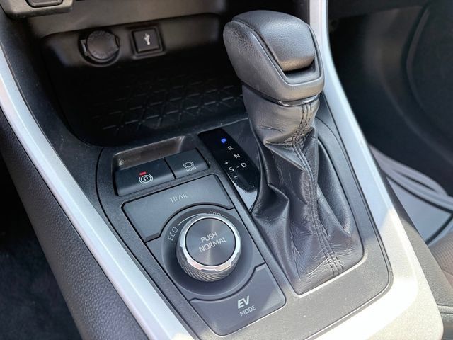 Used 2021 Toyota RAV4 XLE AWD/4WD image 20