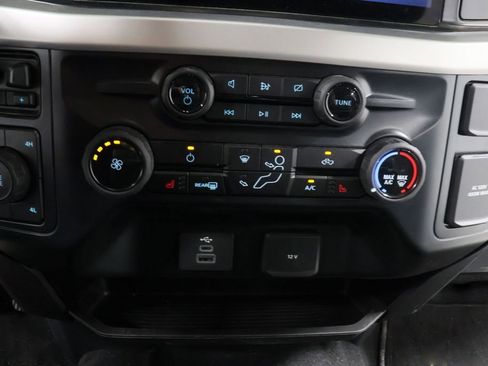 Used 2024 Ford F350 XLT w/ XLT Premium Package AWD/4WD image 6