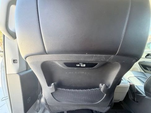 Used 2023 Chrysler Pacifica Touring-L FWD image 28