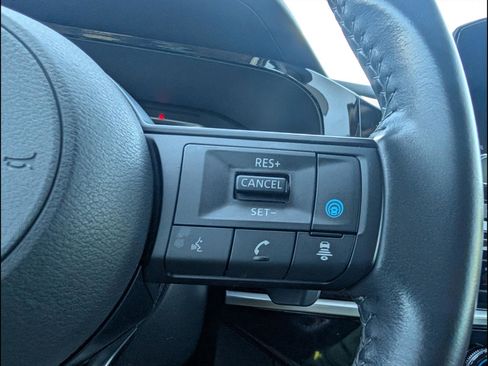 Used 2024 Nissan Pathfinder SV image 17