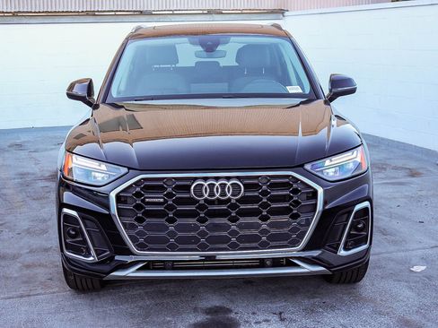 Used 2022 Audi Q5 2.0T Premium w/ Convenience Package image 2