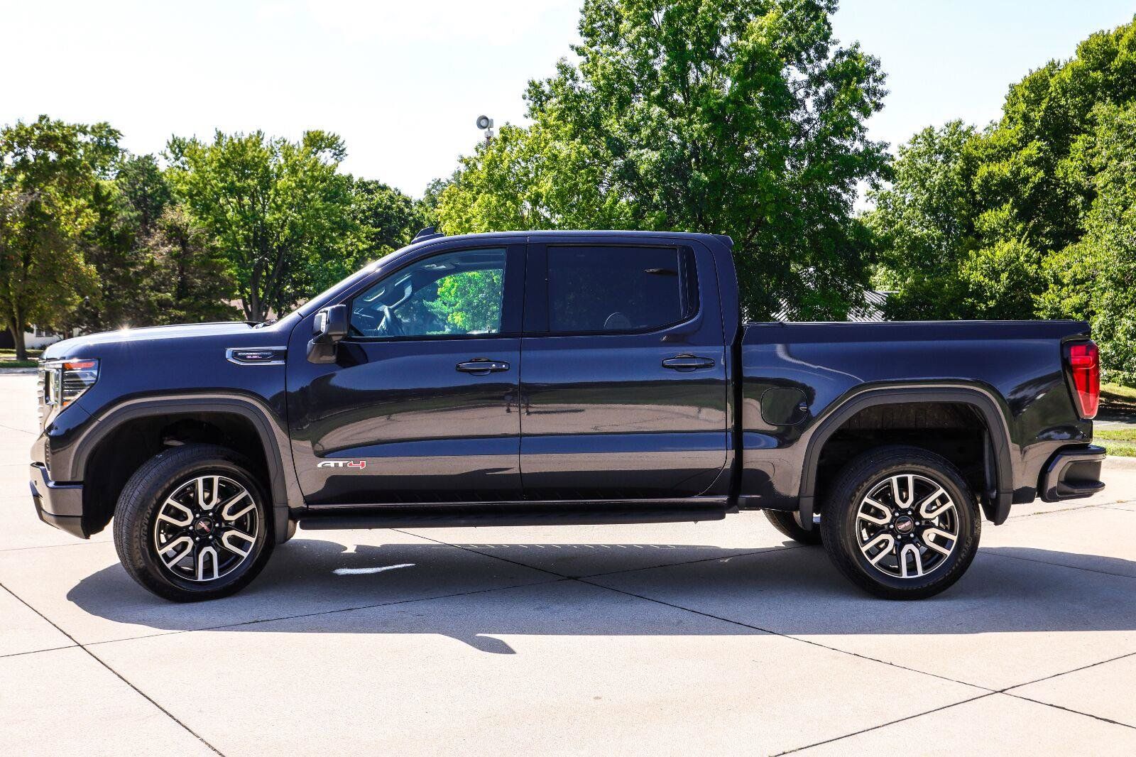 Used 2022 GMC Sierra 1500 AT4 w/ AT4 Premium Package AWD/4WD image 5