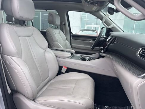 Used 2023 Jeep Wagoneer Series III w/ Premium Group I image 39