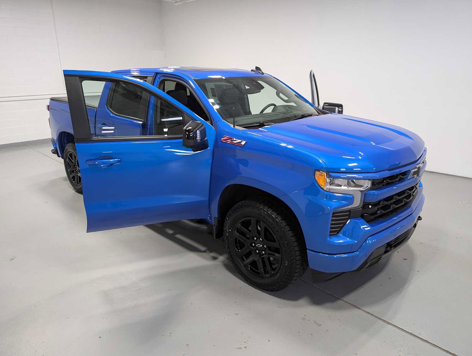 Used 2025 Chevrolet Silverado 1500 RST w/ Convenience Package II AWD/4WD image 16
