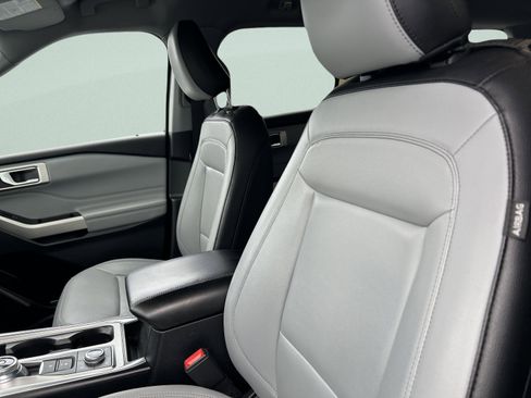 Used 2021 Ford Explorer XLT w/ Equipment Group 202A image 11