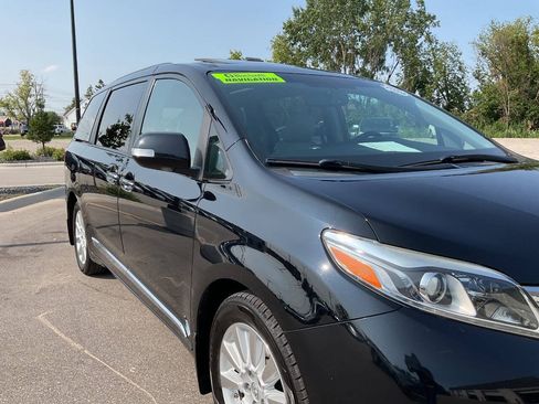 Used 2016 Toyota Sienna Limited w/ Protection Package FWD image 11