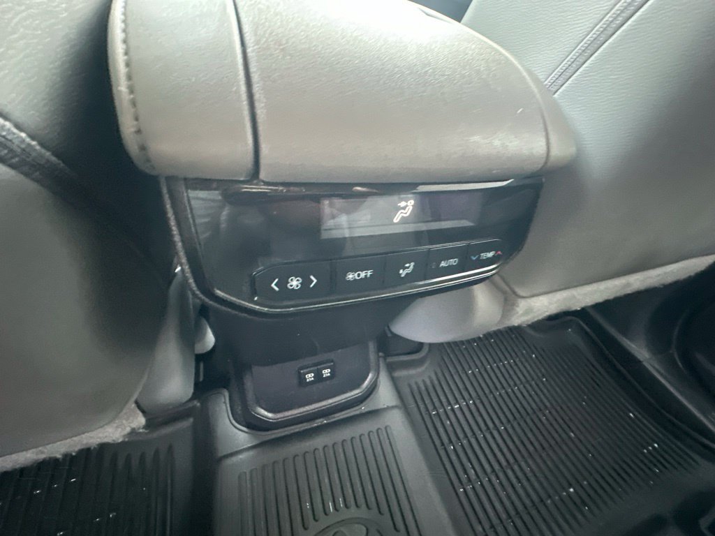 Used 2021 Toyota Highlander XLE AWD/4WD image 26
