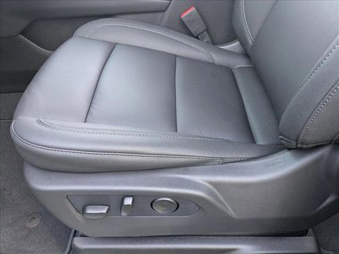 New 2026 Chevrolet Suburban LT image 4