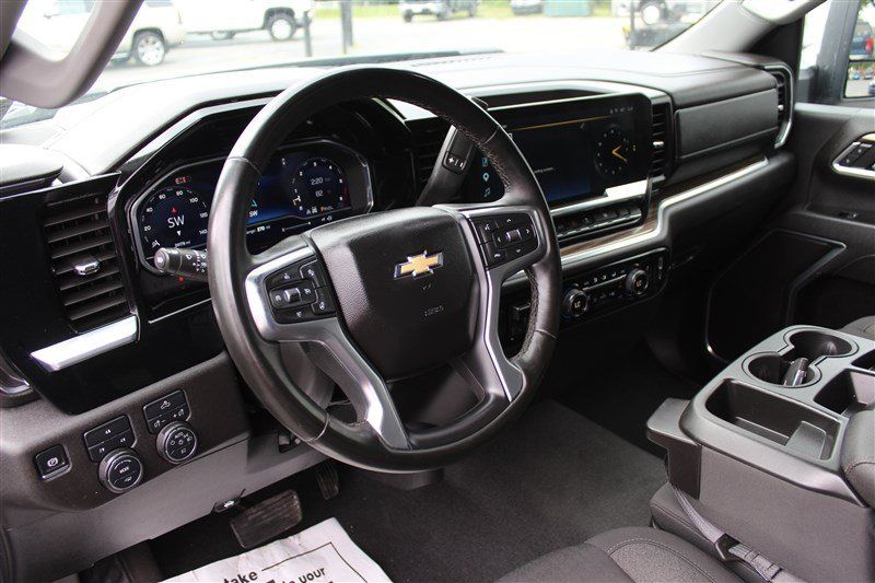 Used 2025 Chevrolet Silverado 2500 LT w/ Convenience Package AWD/4WD image 12