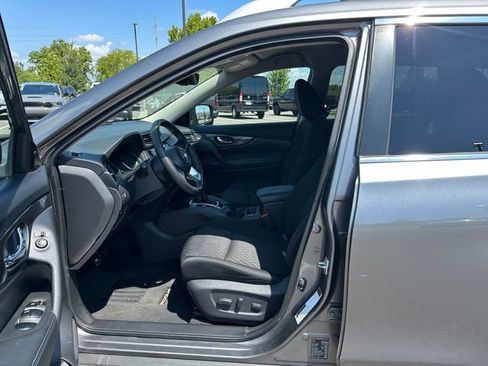 Used 2019 Nissan Rogue SV FWD image 11