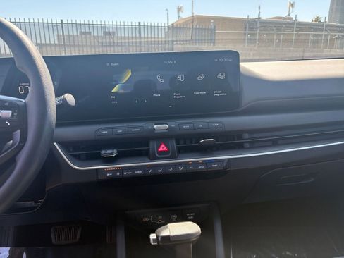 Used 2025 Kia K4 FWD image 17