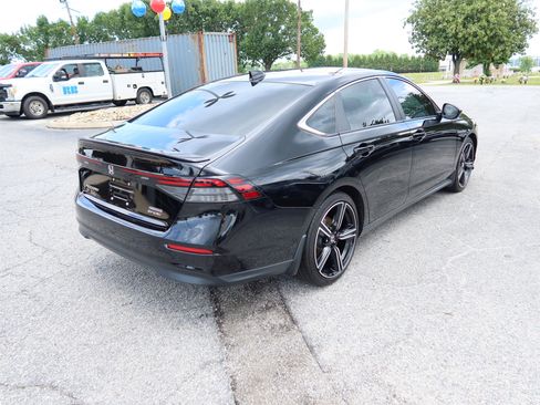 Used 2023 Honda Accord Sport image 4
