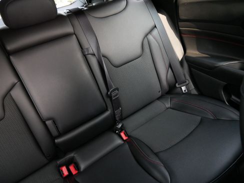 Used 2025 Jeep Compass Trailhawk AWD/4WD image 14