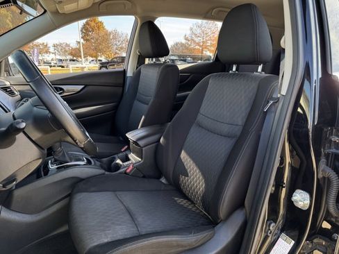 Used 2020 Nissan Rogue SV image 30