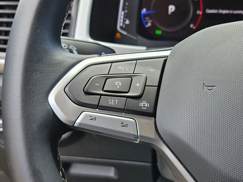 Used 2022 Volkswagen Atlas Cross Sport SE FWD image 19