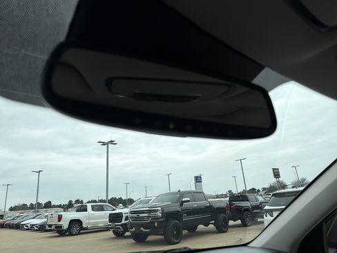 Used 2022 Hyundai Palisade SEL w/ Premium Package image 23