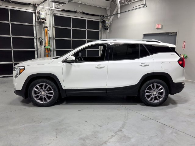 Used 2023 GMC Terrain SLT FWD image 4
