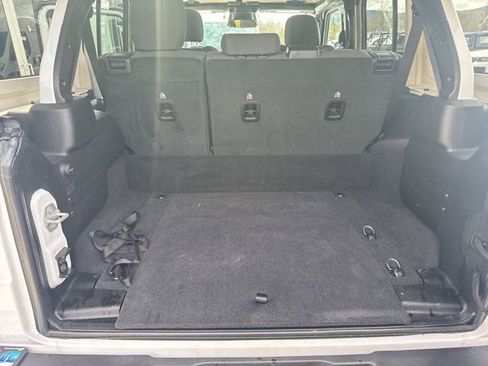 Used 2025 Jeep Wrangler Unlimited Sahara w/ Safety Group image 27