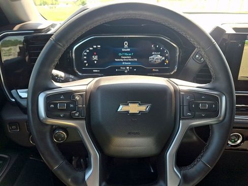 Used 2023 Chevrolet Silverado 1500 LT AWD/4WD image 18