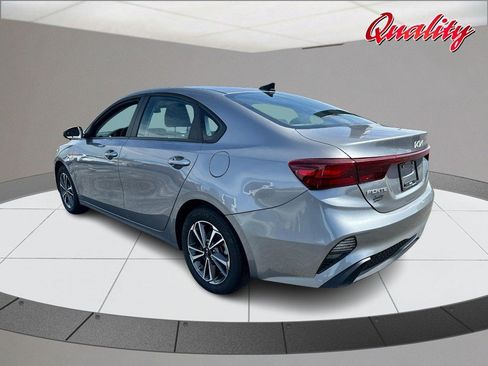 Used 2023 Kia Forte LXS w/ LXS Technology Package FWD image 5