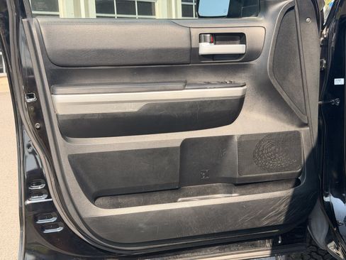 Used 2017 Toyota Tundra SR5 AWD/4WD image 16