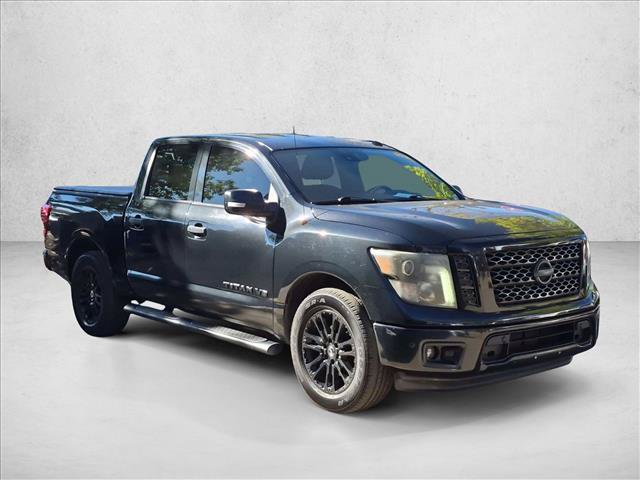 Used 2018 Nissan Titan SV w/ SV Convenience Package RWD image 3