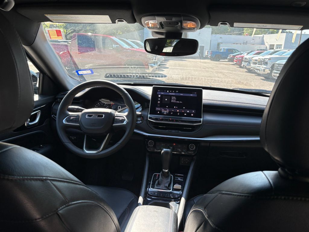 Used 2025 Jeep Compass Trailhawk AWD/4WD image 30