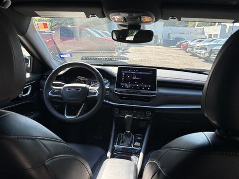 Used 2025 Jeep Compass Trailhawk AWD/4WD image 30