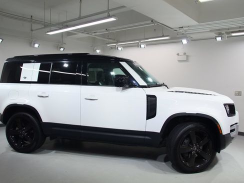 Used 2023 Land Rover Defender 110 S AWD/4WD image 10