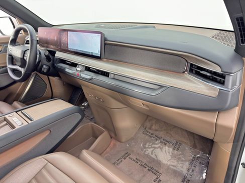 Used 2024 Kia EV9 Land image 15