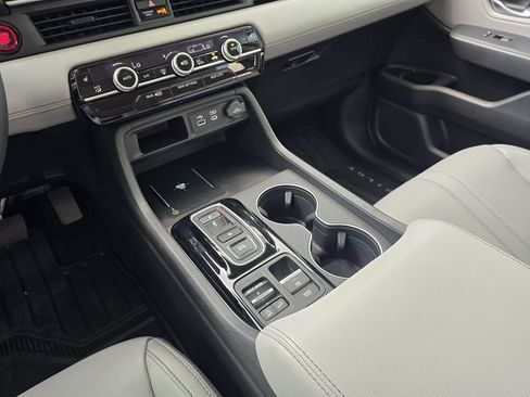 Used 2025 Honda Pilot EX-L image 18