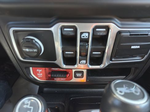 Used 2018 Jeep Wrangler Unlimited Rubicon image 21