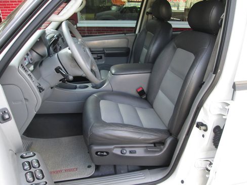 Used 2003 Ford Explorer Sport Trac XLT image 3