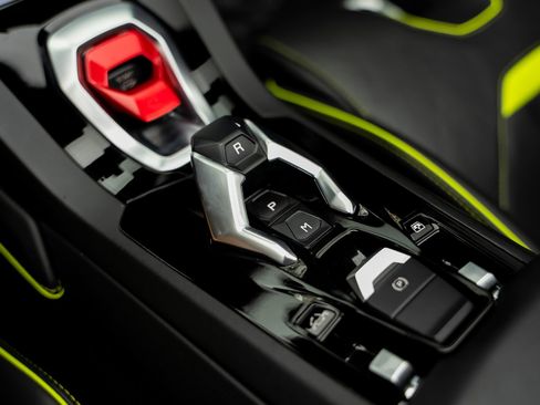 Used 2020 Lamborghini Huracan EVO RWD image 51
